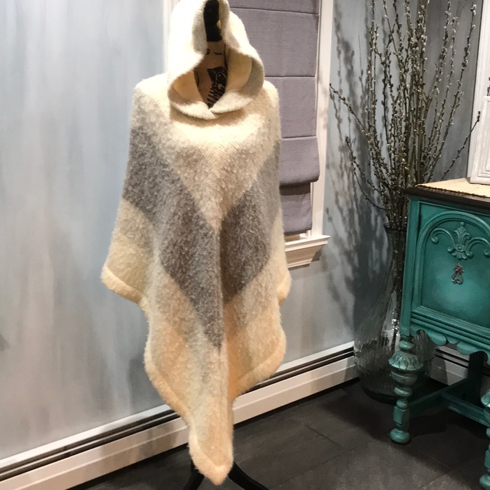 🌸Wool Poncho-Vintage